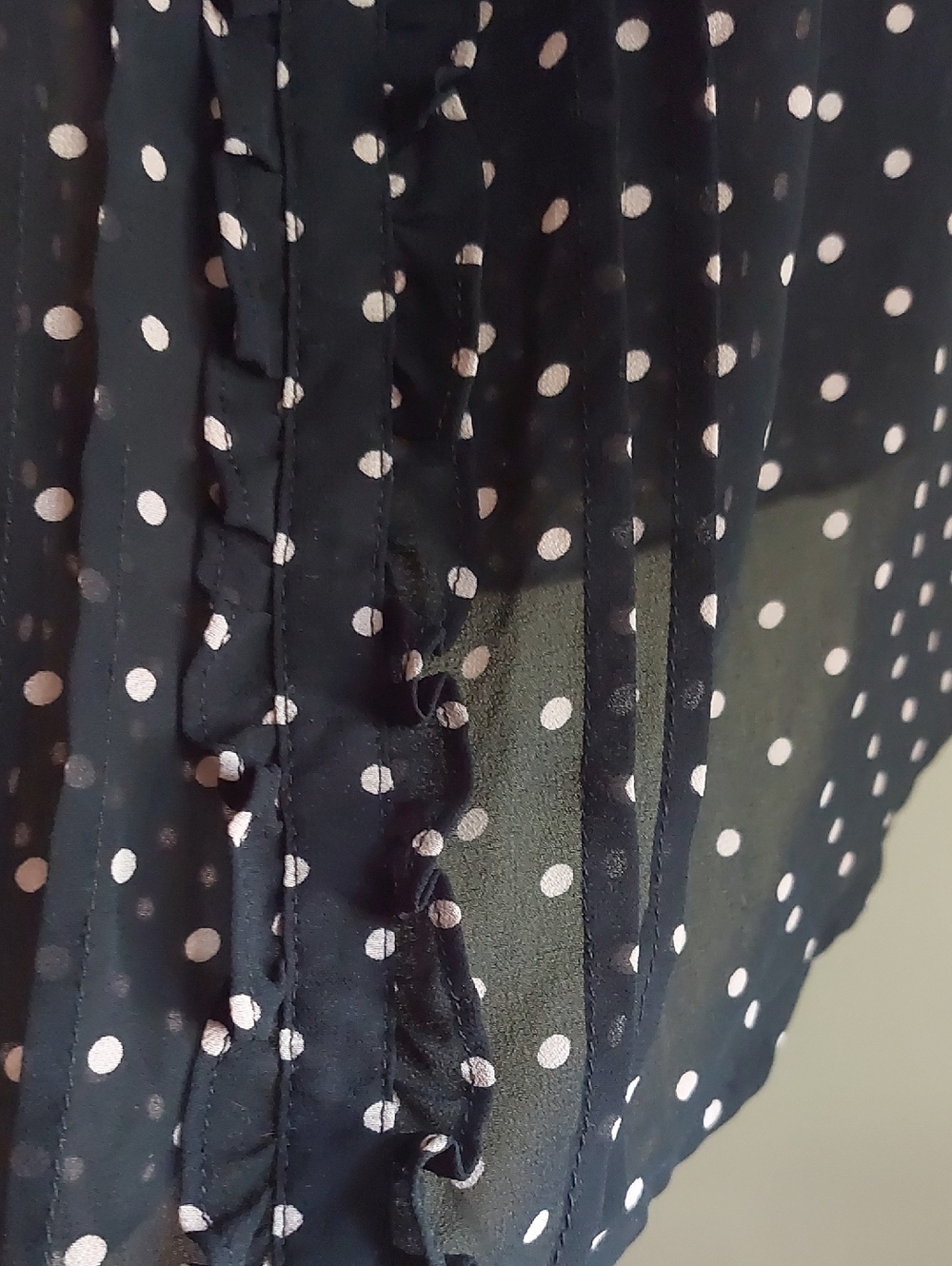 Torrid Black Polka Dot Sleeveless Sheer Ruffle Blouse Plus Sz 2 - Picture 8 of 15